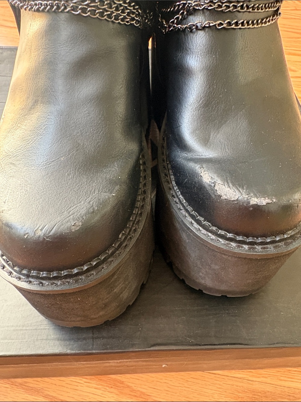 YRU Platform Chunky Heel Clog with Chain Accent - Picture 5 of 8